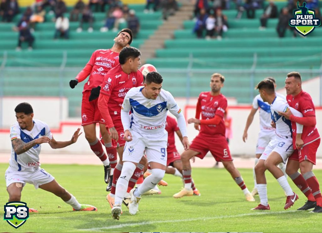 Una accion del partido: Foto Jhonny Condori
