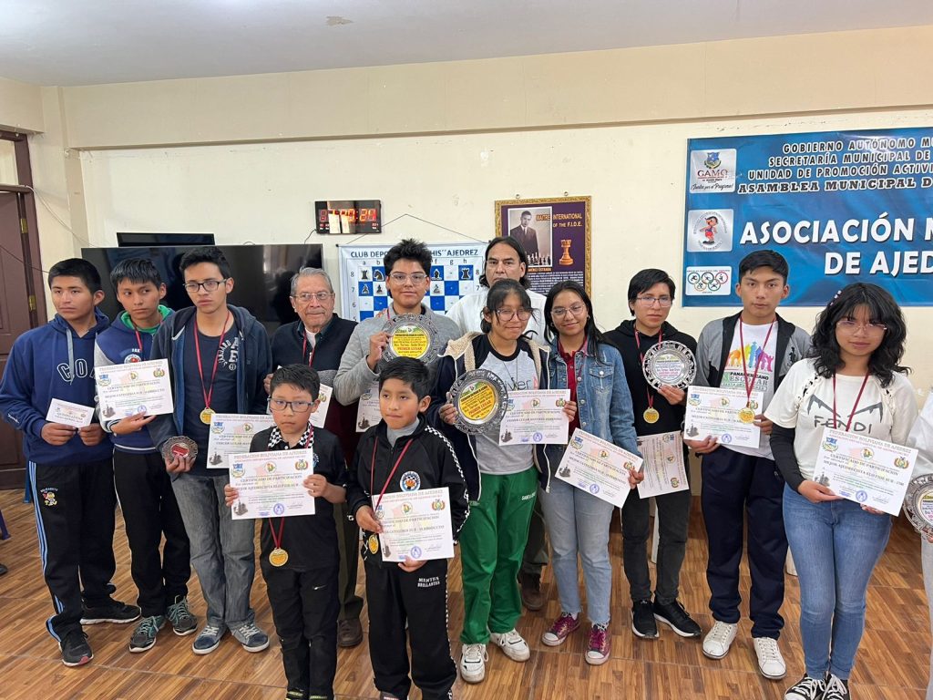 Foto de los premiados. Credito: Federación Boliviana de Ajedrez