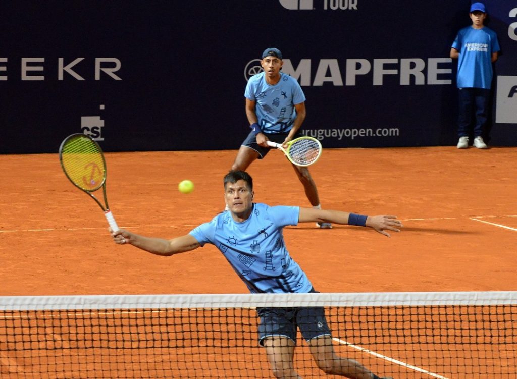Foto de Zeballos y Arias en acción:Foto Uruguay Open