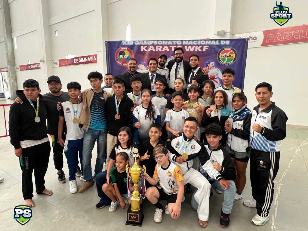 La delegacion de Cochabamba que logró el primer puesto (FOTO:FBK)