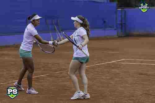 Durante el partidos de las bolivianas: FOTO: Gino Salinas / Tenis al Máximo