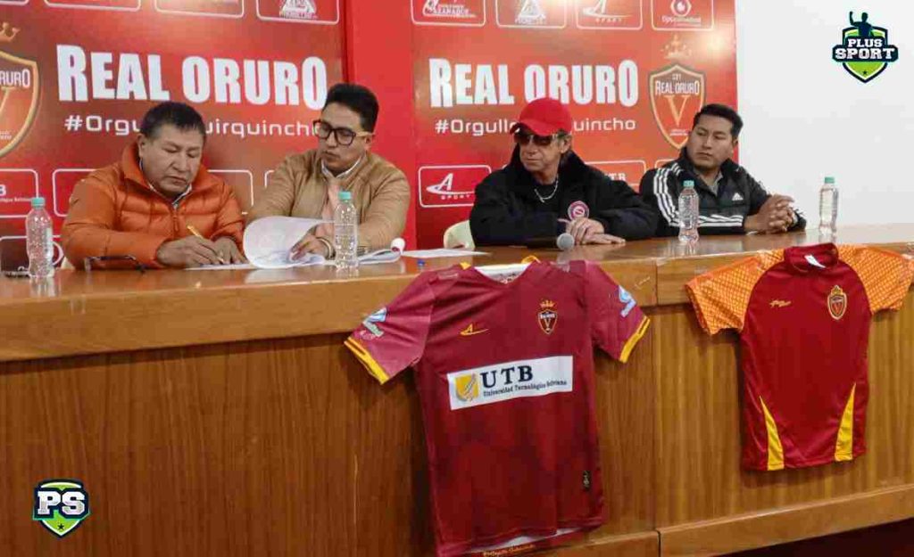 Durante la firma del convenio: FOTO: PLUS SPORT