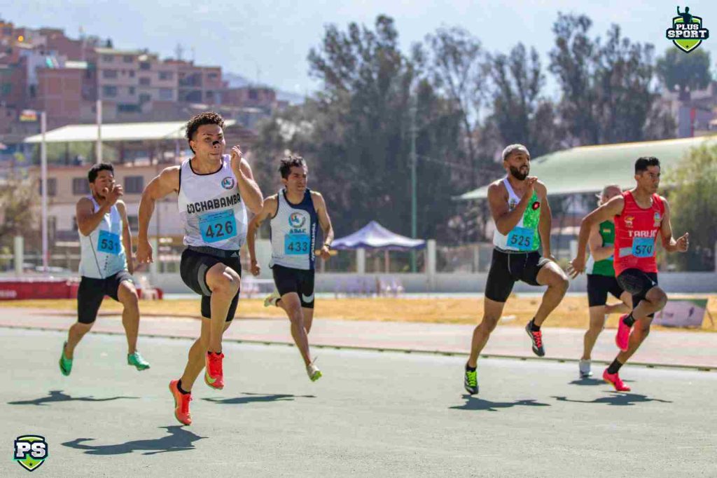 Durante la comptencia nacional de atletismo: FOTO: FAB
