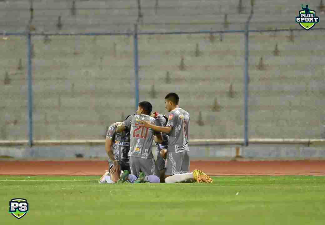 C.D.T. Real Oruro vs. Independiente: FOTO: JHONNY CONDORI PLUS SPORT