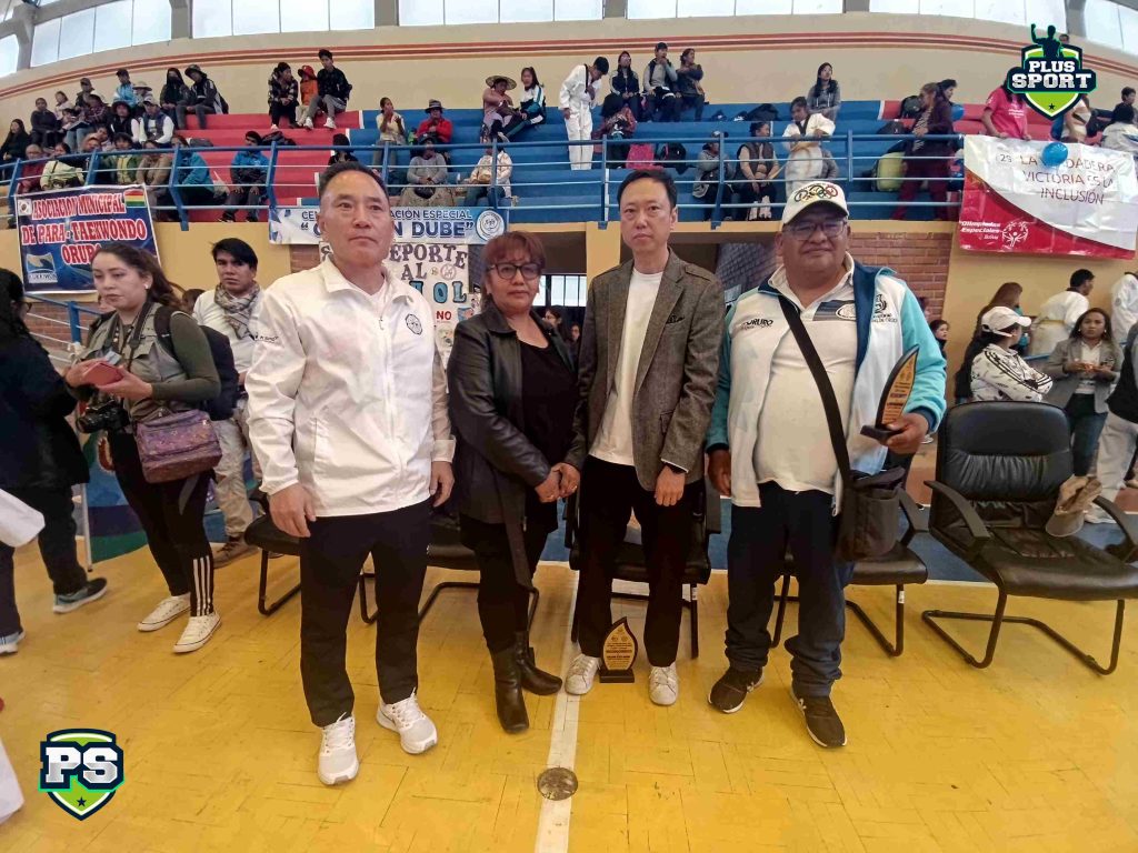 Autoridades deportivas que fueron parte del festival de Taekwondo: FOTO PLUS SPORT