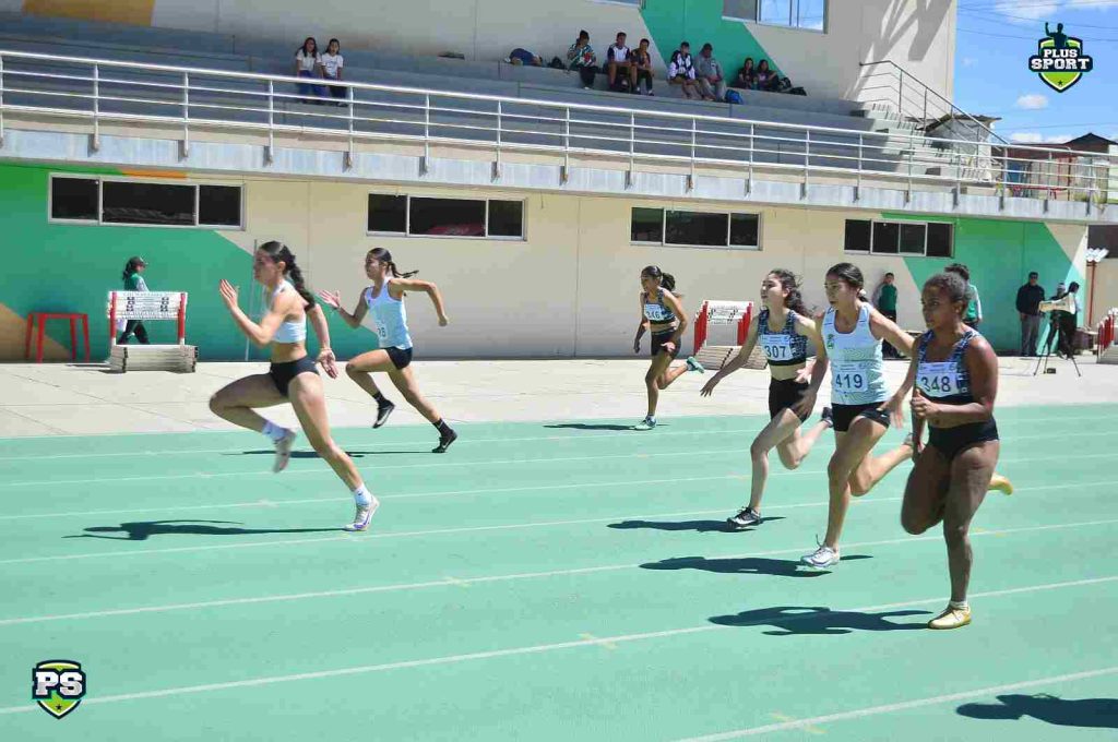 Durante las pruebas en el Nacioal de Atletismo U-20: FOTO: FAB/Freddy Cueto