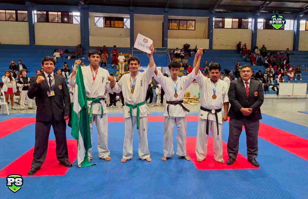 Ganadores del campeonata de Karate: (FOTO: FEBOKA)