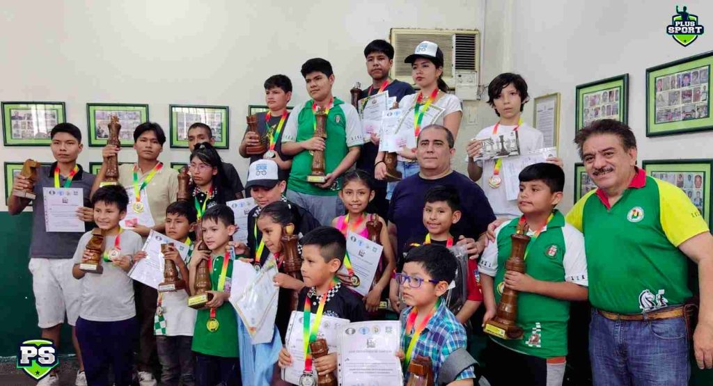 Ganadores del torneo de ajedrez: FOTO: FBA