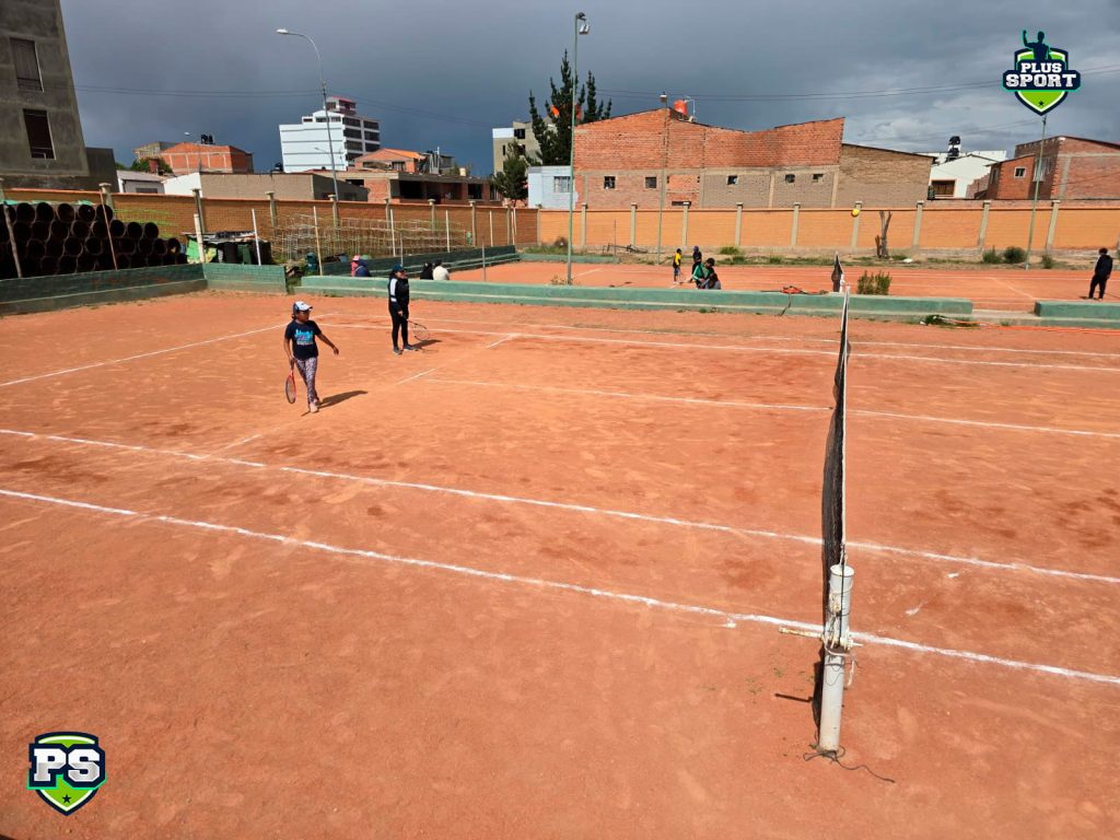 Los entrenamientos se cumplen en las canchas del barrio San José (FOTO: PLUS SPORT)